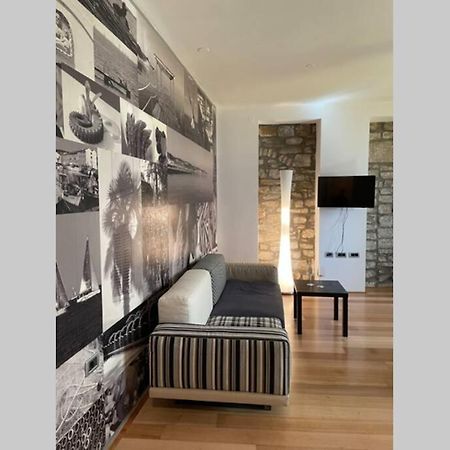 Stylish One Bedroom Apartment Near The Riva Изола Екстериор снимка