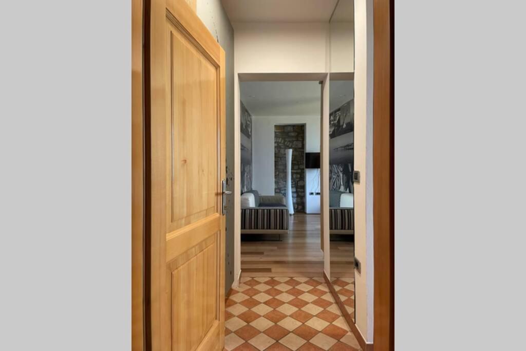 Stylish One Bedroom Apartment Near The Riva Изола Екстериор снимка